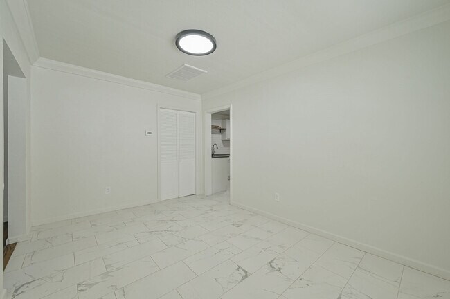 Building Photo - 1526 NW 45th St