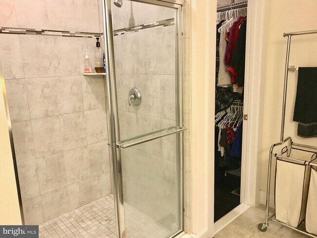 Building Photo - 11 Silverway Dr