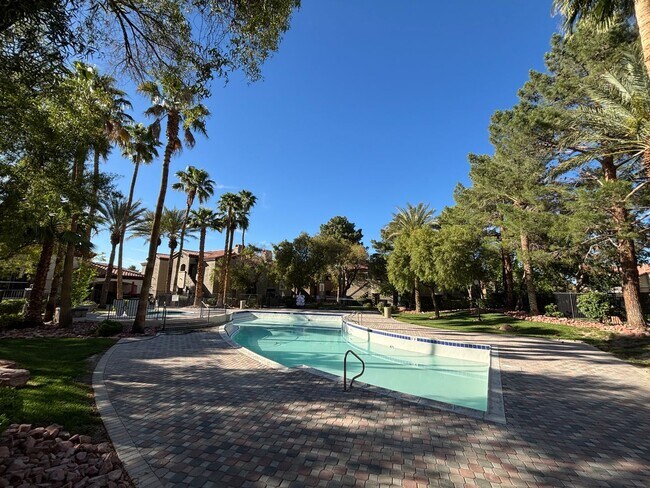 Building Photo - Gorgeous 2bed/2 bath condo in Southwest!
