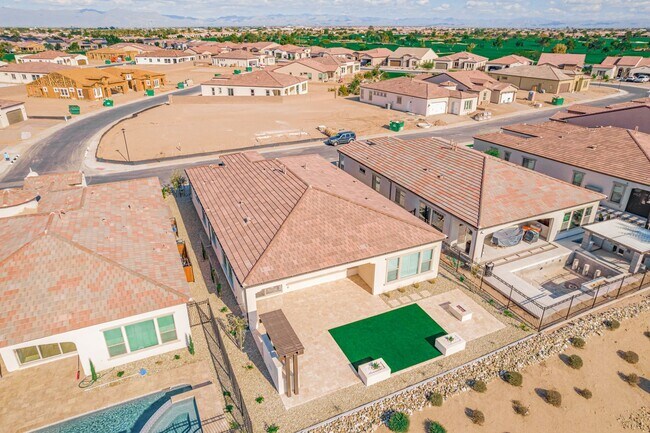 Building Photo - Luxury Rental in Queen Creek - Try Before You Buy