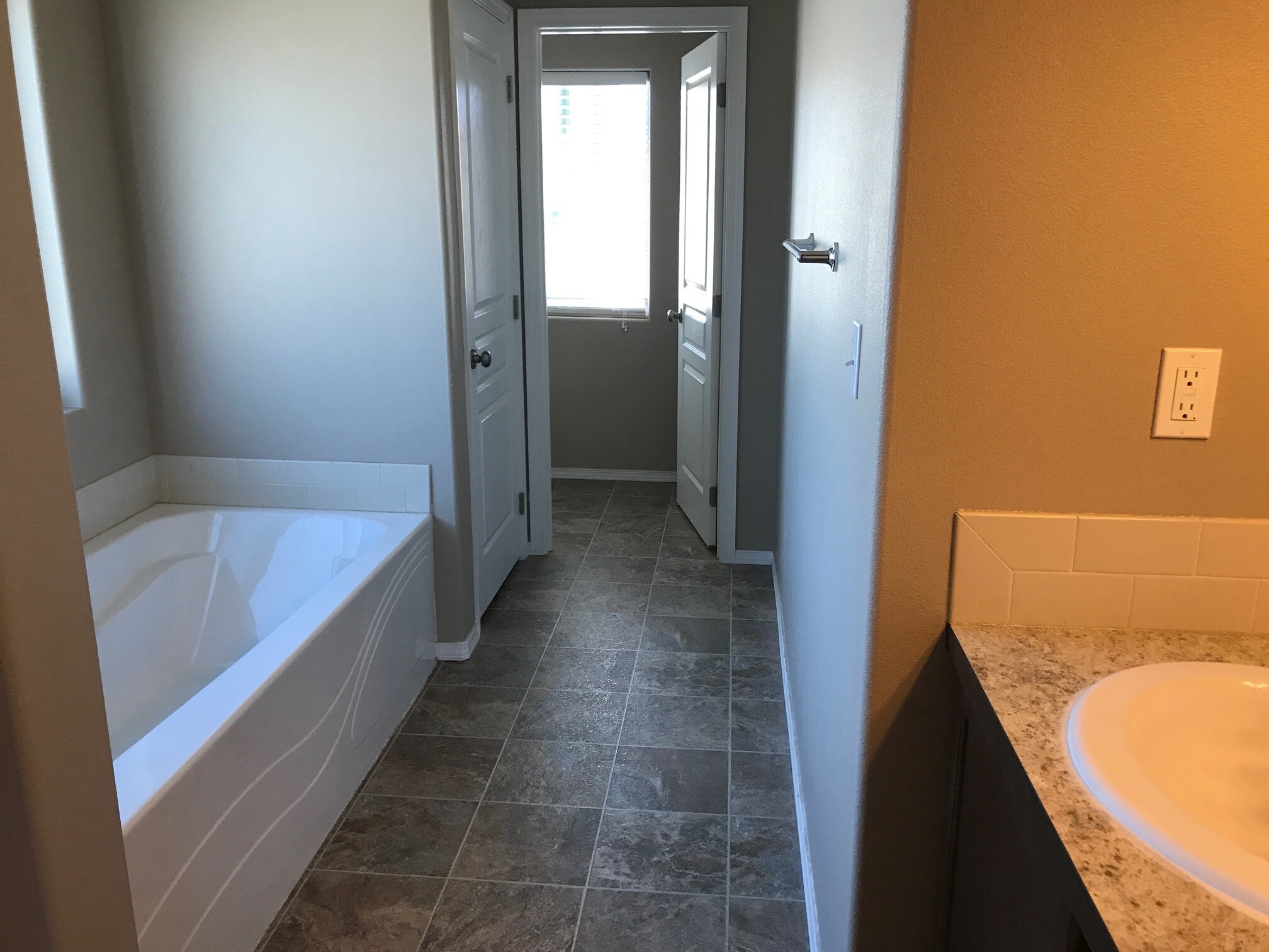 Building Photo - 1740 SW Panorama Dr