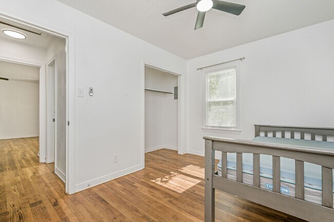 Building Photo - Two bedroom house for lease