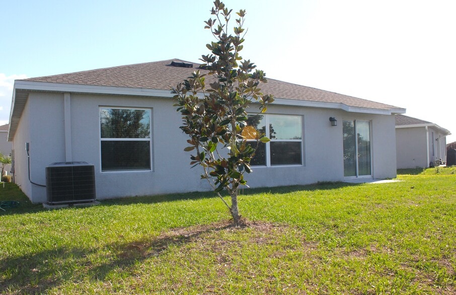 Building Photo - 5010 Four Strand Ct