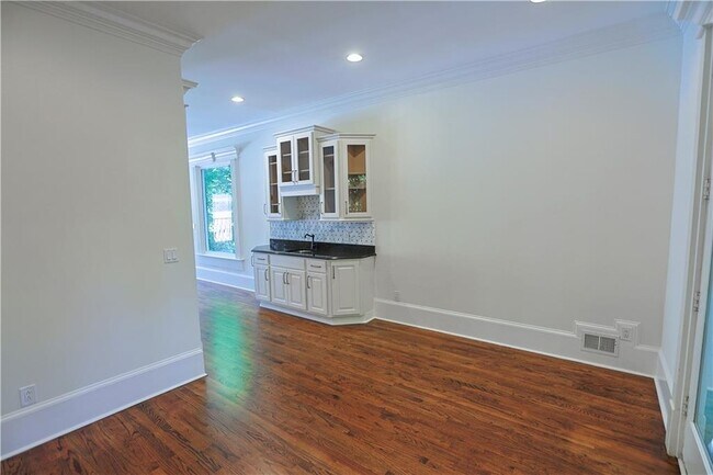Building Photo - 1296 Lenox Park Blvd NE