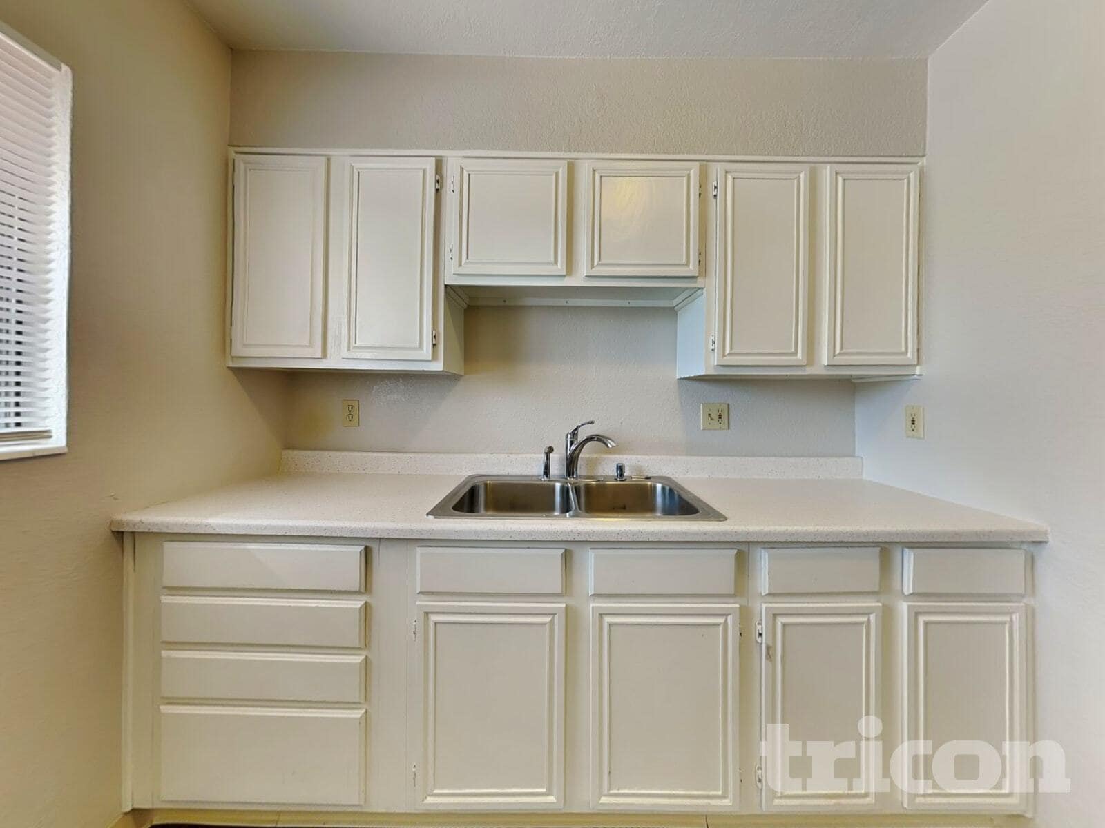 Building Photo - 1370 University Terrace