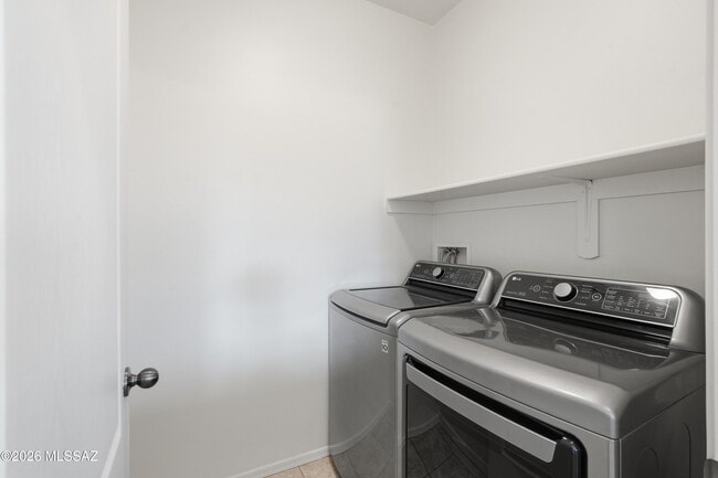 Building Photo - 584 N Highlands Grove Ln