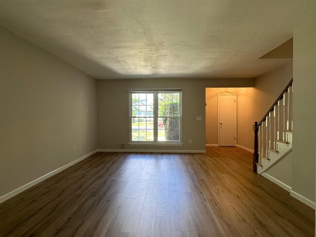 Building Photo - 7 Candlestick Ct