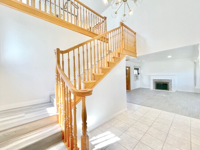 Building Photo - Newly remodeled two story 3 Bed + 2 Bath House + Office + Loft & large backyard