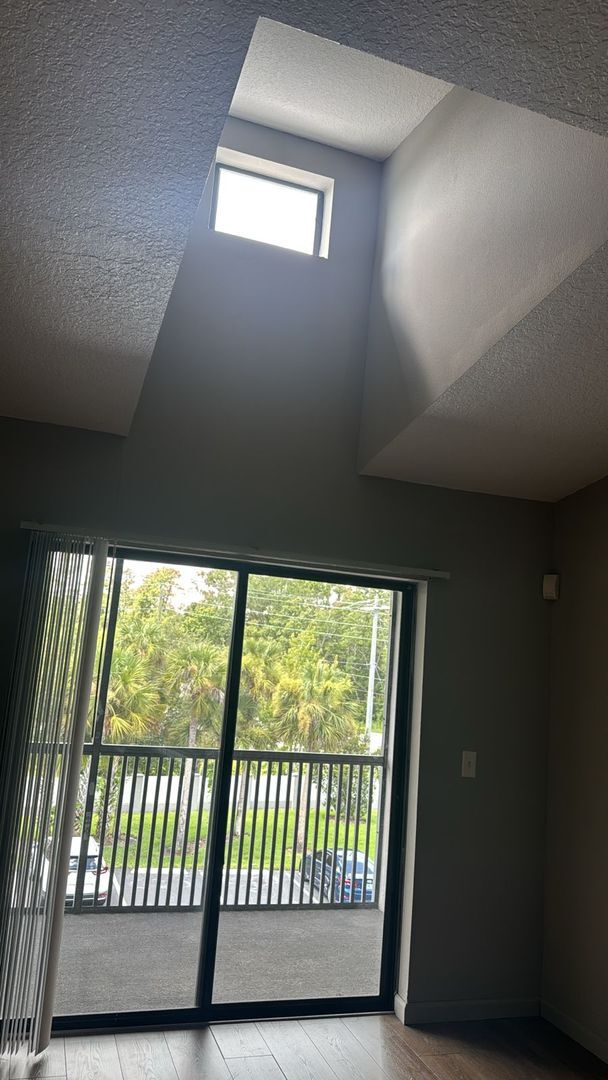Building Photo - Updated 2BR/2BA Condo in Pine Ridge Club, ...