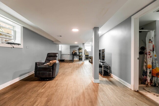 Building Photo - 6745 W 59th St