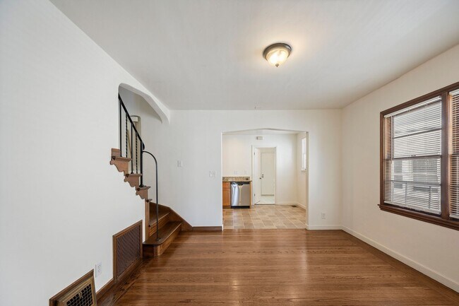Building Photo - North Berkeley 2 Bedroom Rare Finds!