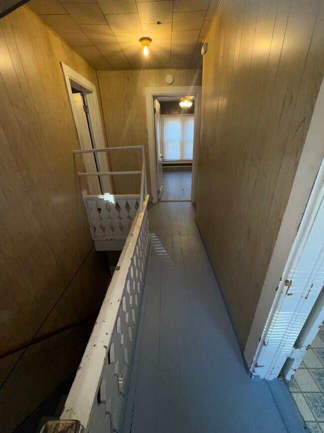 Building Photo - 420 W College St