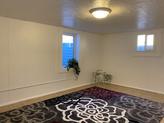 Building Photo - 1127 W Mulberry St