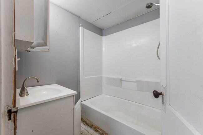 Building Photo - 2520 S Andrews Rd