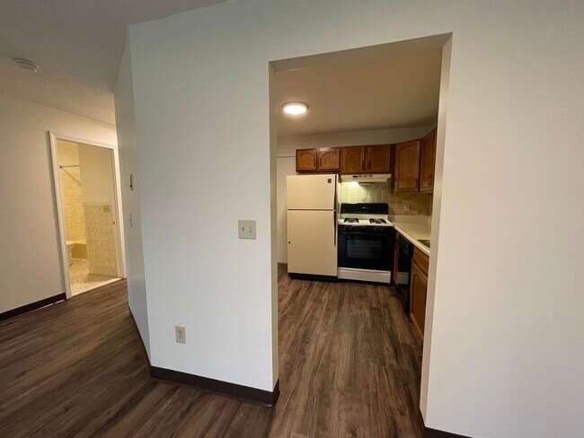 Building Photo - 379 Huse Rd