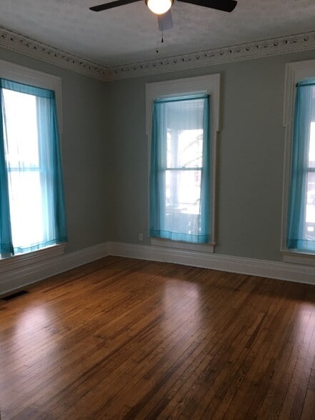 Building Photo - 900 N 10th St