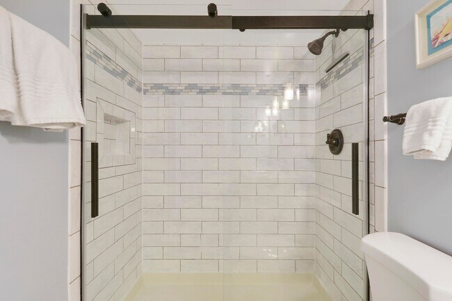 Building Photo - 275 Palm Ave