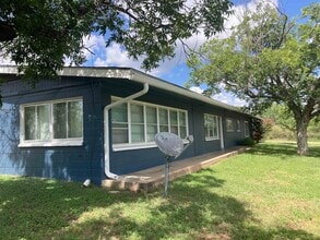 Building Photo - 1635 River Oaks Dr