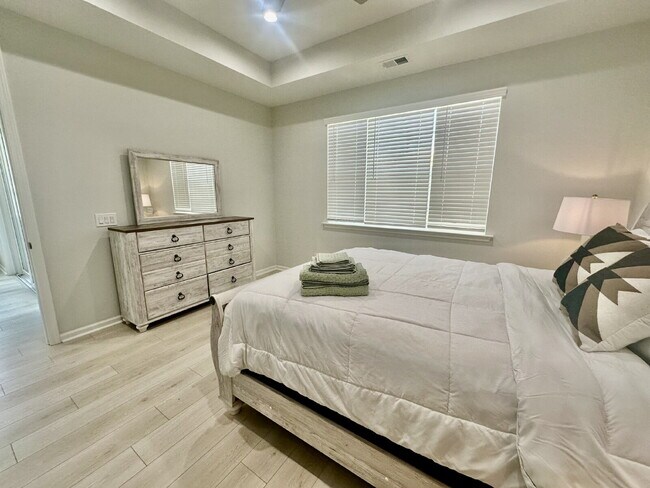 Building Photo - Margaritaville Two Bedroom Fully Furnished Home!