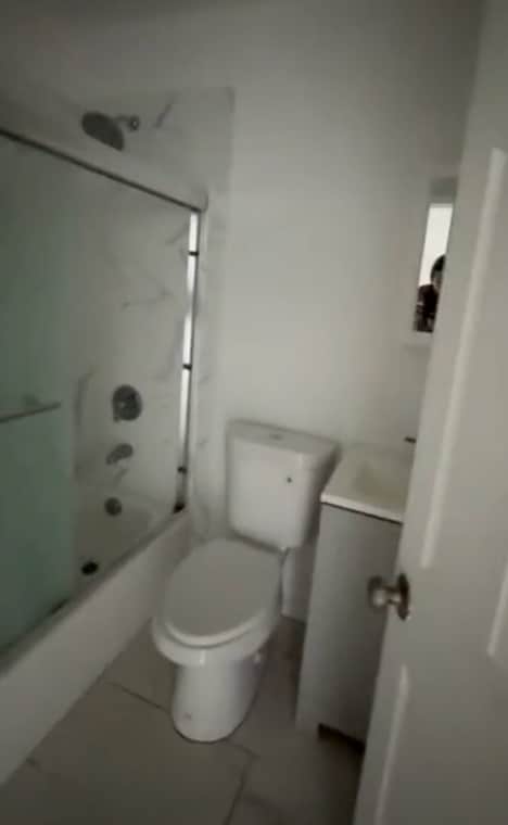 Building Photo - 822 W 42nd Pl