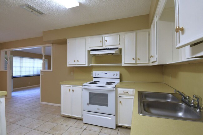 Building Photo - 11782 S Hillcreek Rd