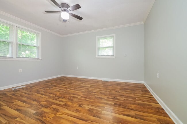 Building Photo - 3 BR / 2.5BA | Updated Single Family Home | 2-Car Garage Parking | Private backyard!