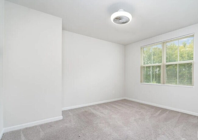 Building Photo - 1925 Pin Hook Rd