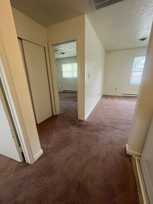 Building Photo - 207 Broce Dr
