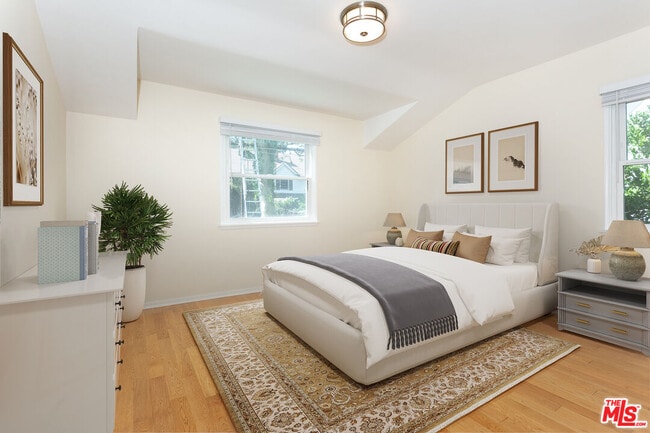 Building Photo - 2536 Roscomare Rd