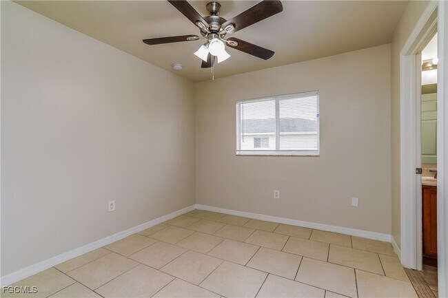 Building Photo - 427 Vanetta Dr