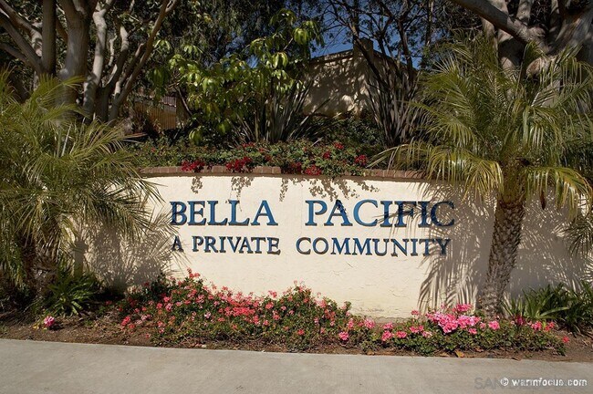 Building Photo - 4850 Bella Pacific Row