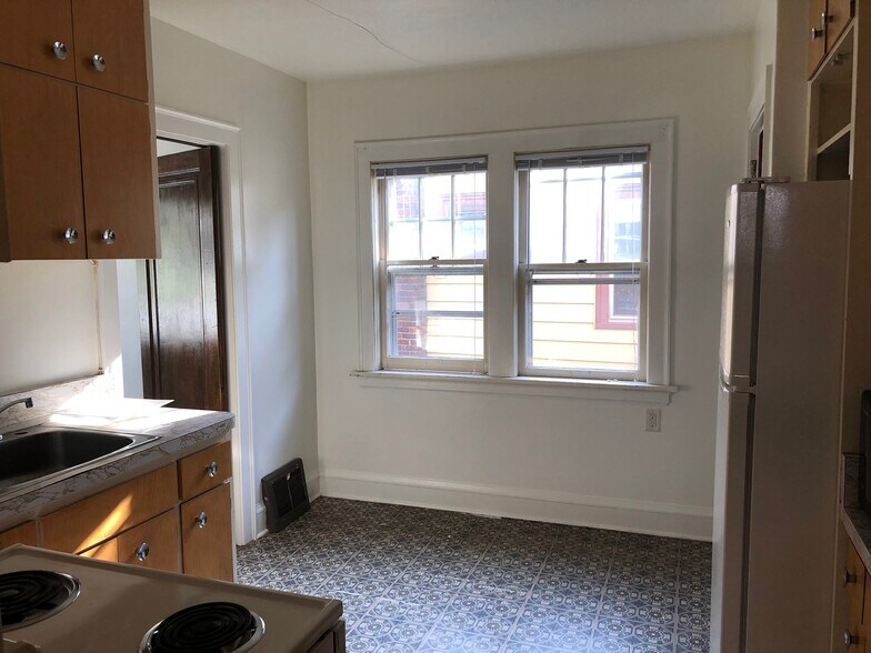 Building Photo - 1940 Lawn St