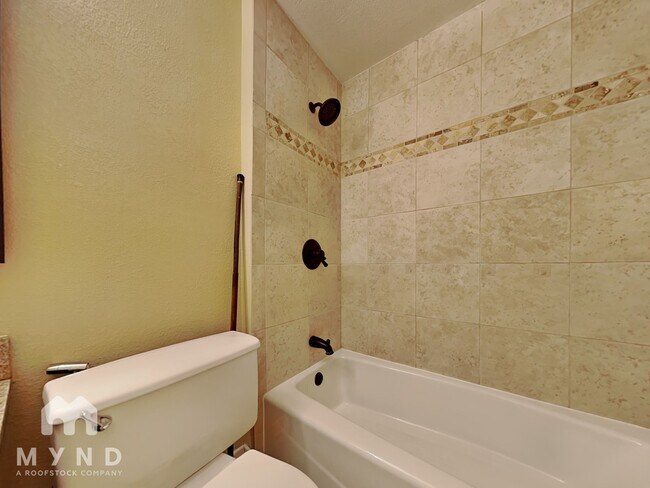 Building Photo - 9716 Meadowheath Dr