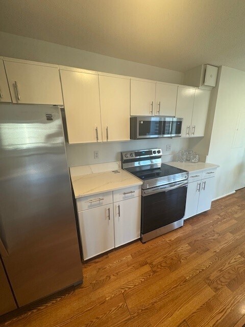 Building Photo - 1600 N Oak St