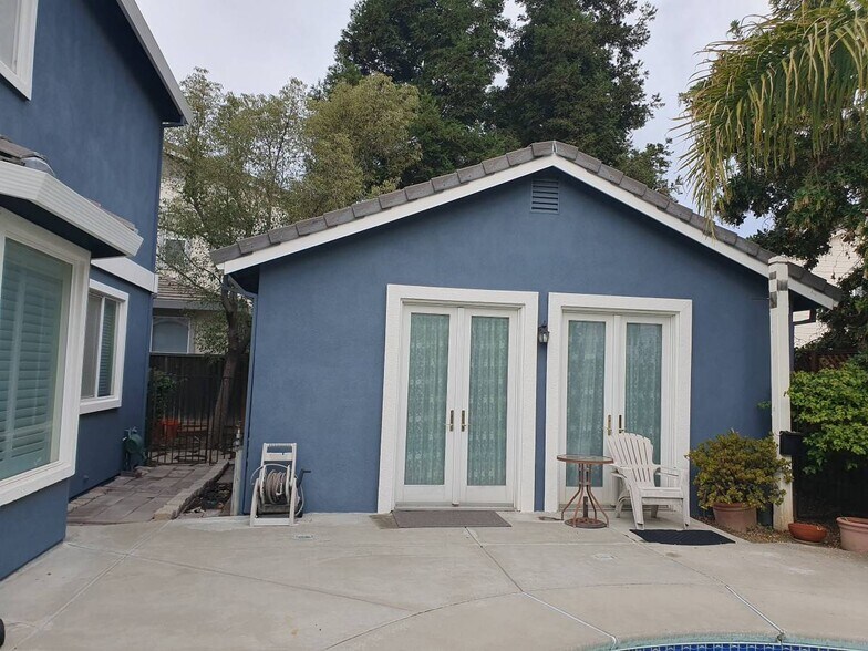 Primary Photo - 2876 Falcon Ct