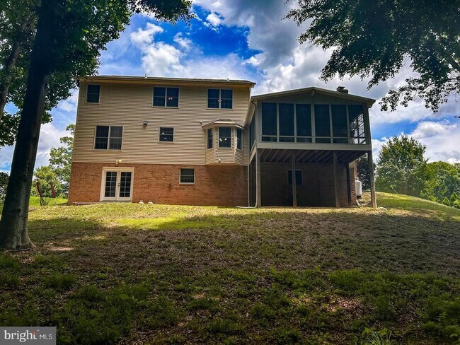 Building Photo - 105 Westmorland Ct
