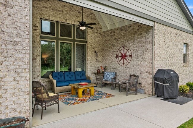 Building Photo - Spotless rental home in the highly sought-after McDaniels neighborhood in College Grove