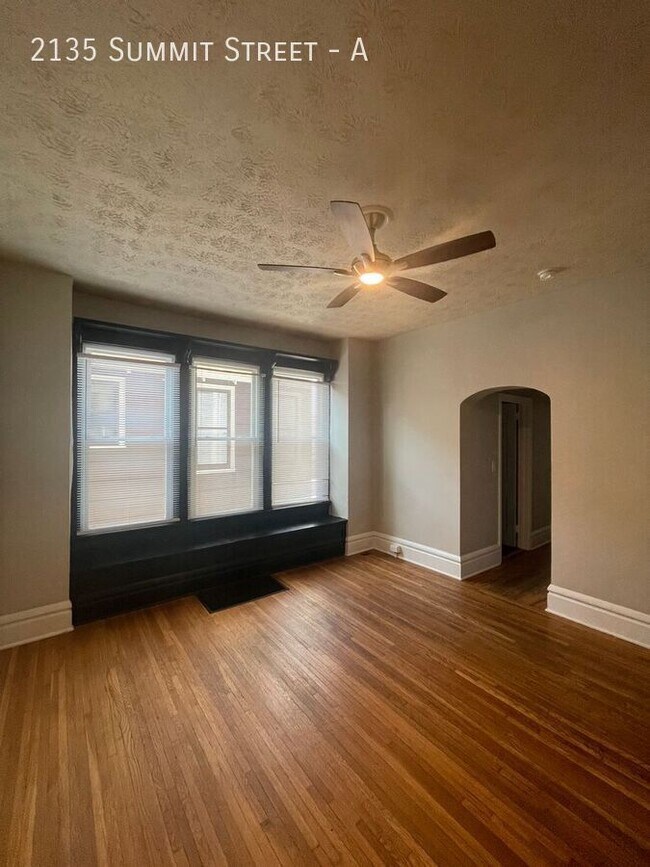 Building Photo - 2135 Summit St