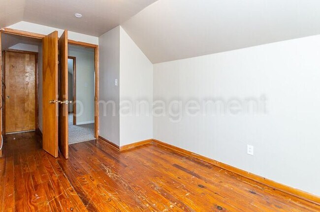 Building Photo - 4 Bedroom 2 Bath Cape Cod in Maple Hts