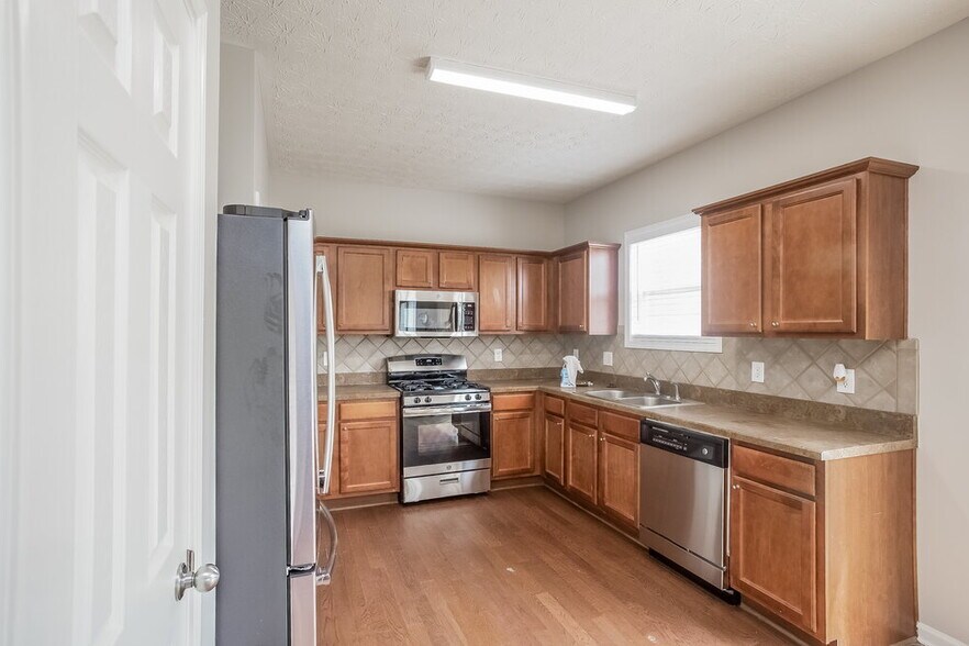 Building Photo - 231 Winterbury Dr