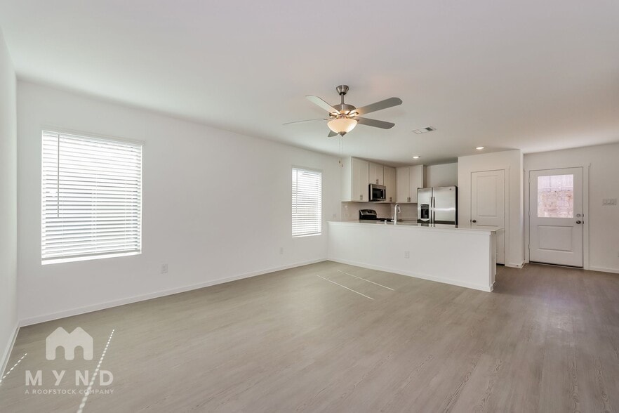 Building Photo - 2756 Ctr Crk Ln