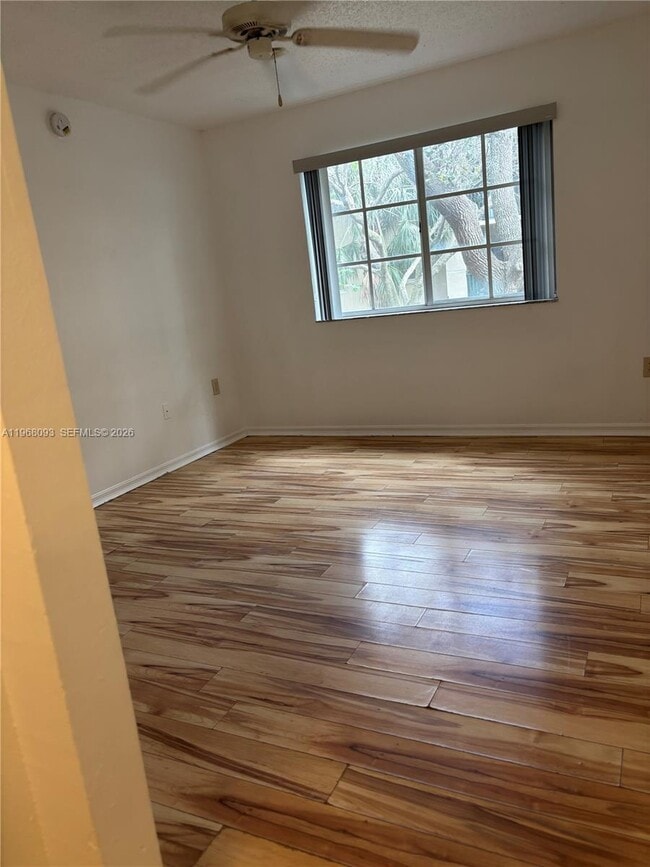 Building Photo - 2433 Centergate Dr