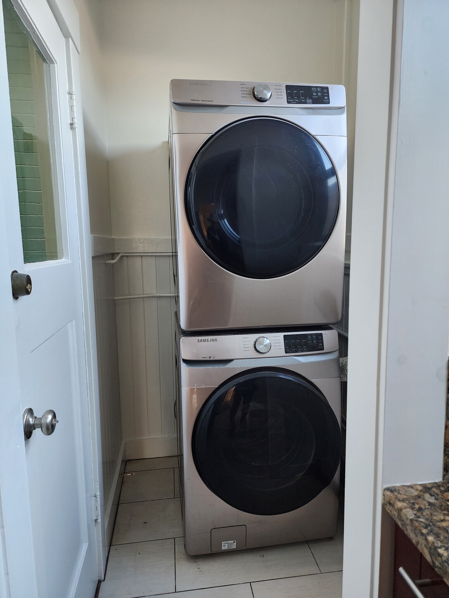 Building Photo - 521 18th Ave