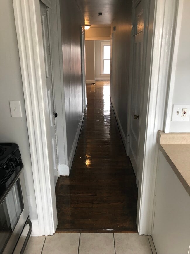 Building Photo - 91 S Washington, Up