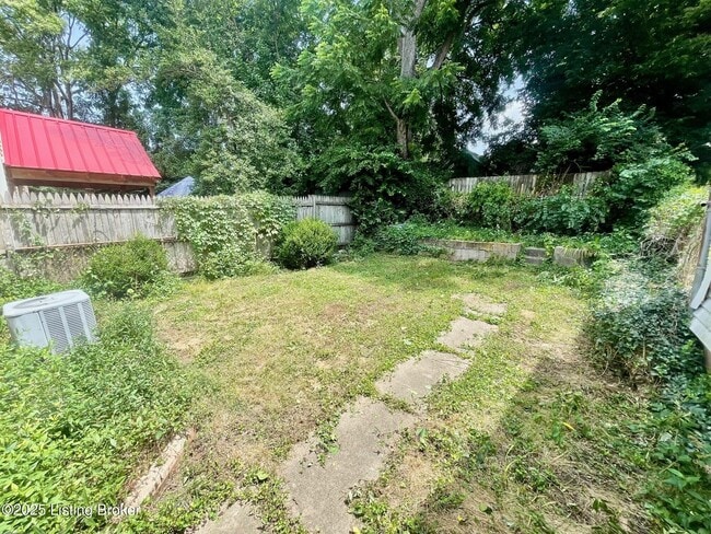 Building Photo - 813 Swan St