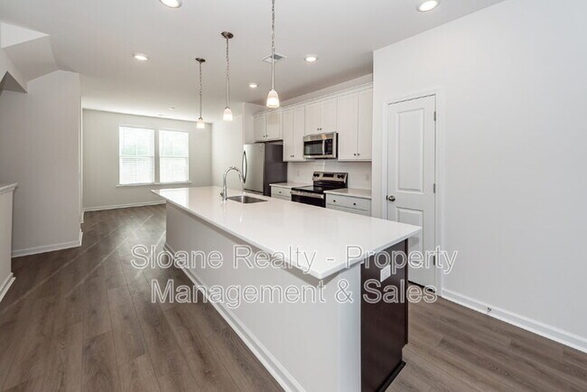 Building Photo - 4633 Forest Hills Dr