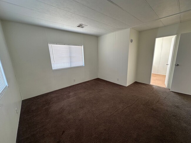 Building Photo - Private 3-Bed, 2-Bath Trailer with Large L...