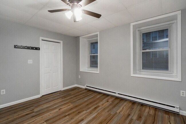 Building Photo - 137-139 Main St