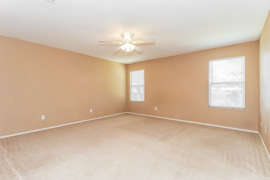 Building Photo - 548 Magdalen Ave