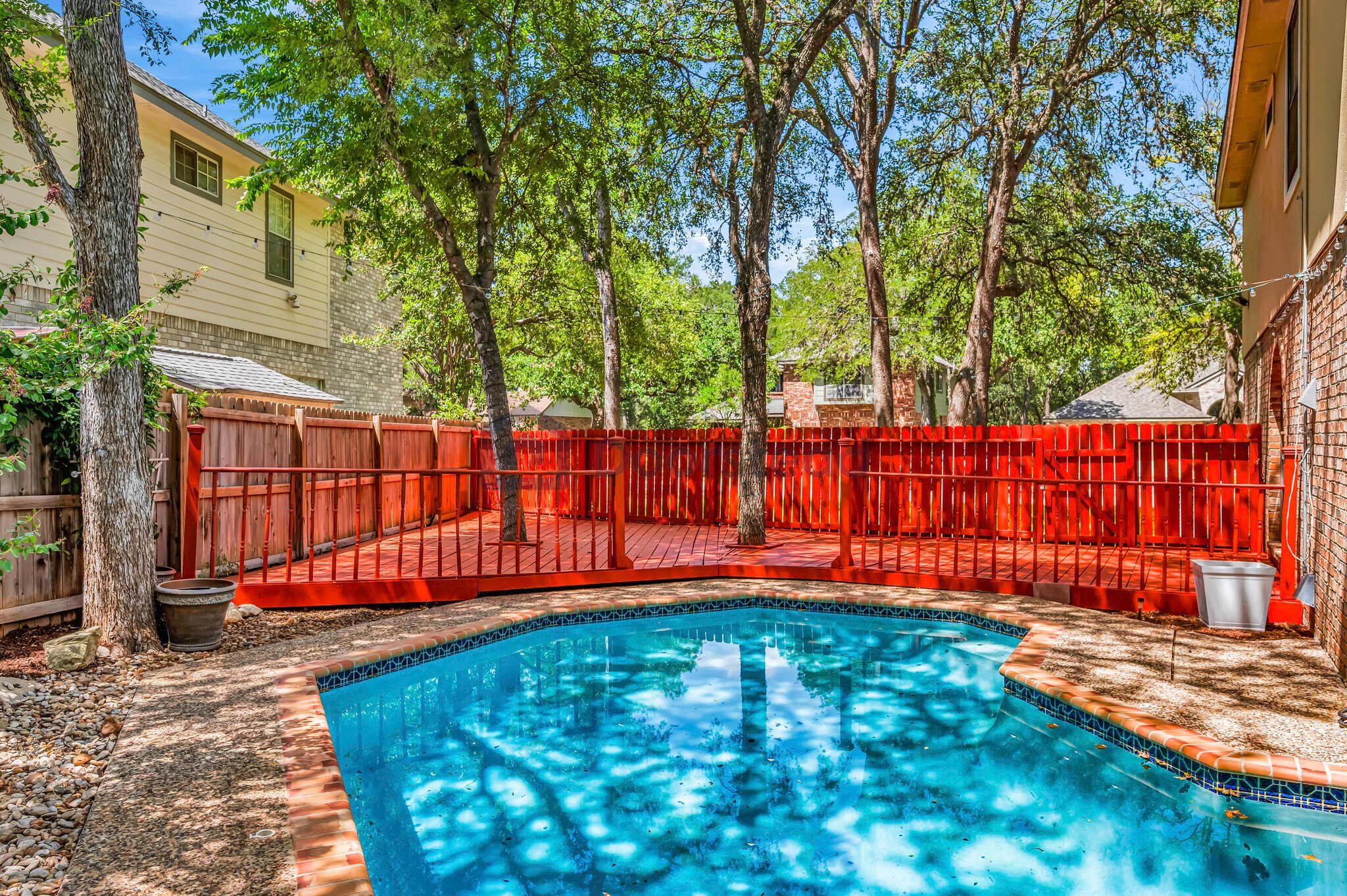 Building Photo - 2326 Oak Castle